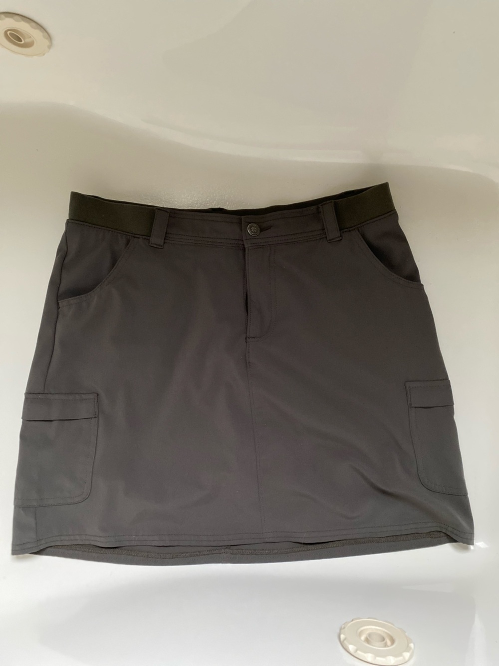 Women’s Relaxed Fit Cargo Skort in Olive Green (Size M)